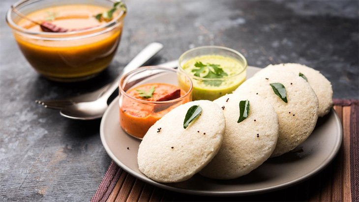 Rava-Idli-Breakfast-in-Bengaluru-Hebbal