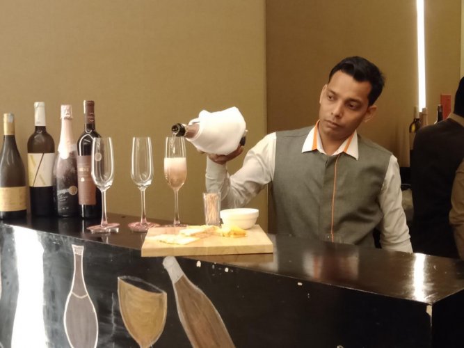 Wine tasting in bengaluru with stand-up comedy Toast & Tickle