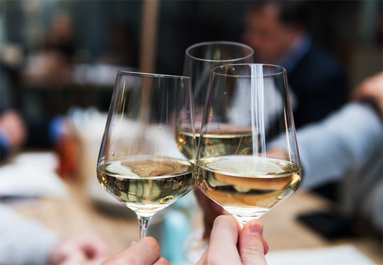 White-Wine-with-Indian-Food